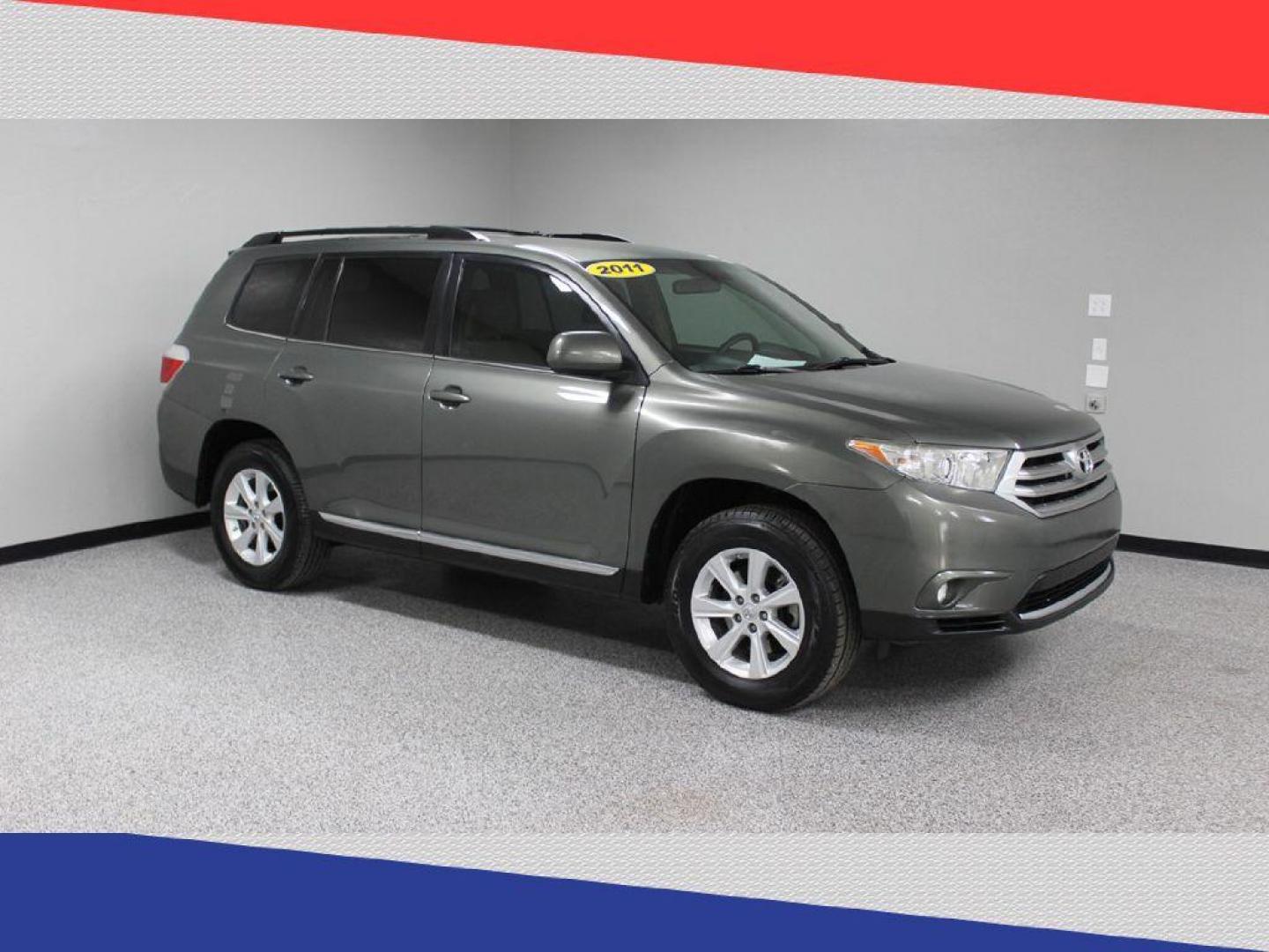 2011 Toyota Highlander Base 2WD V6 (5TDZK3EH1BS) with an 3.5L V6 DOHC 24V engine, 5-Speed Automatic transmission, located at 5170 N La Cholla Blvd, Tucson, AZ, 85705, (520) 989-0282, 32.228245, -111.011742 - 2011 Toyota Highlander - Photo#1