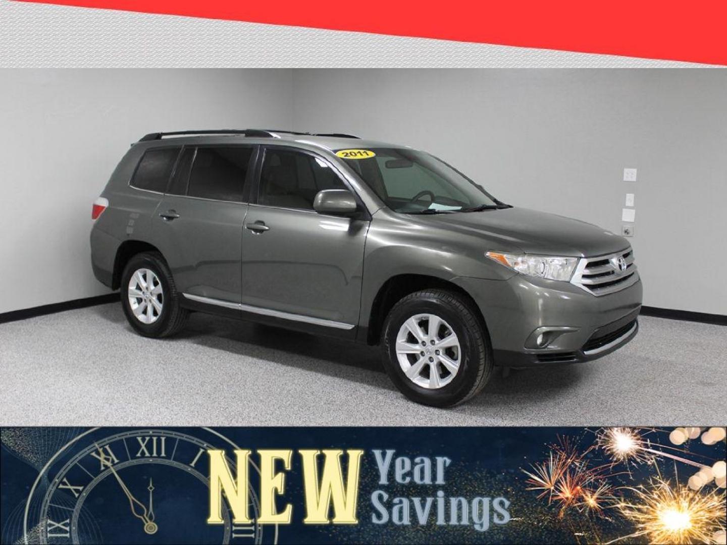 2011 Toyota Highlander Base 2WD V6 (5TDZK3EH1BS) with an 3.5L V6 DOHC 24V engine, 5-Speed Automatic transmission, located at 5170 N La Cholla Blvd, Tucson, AZ, 85705, (520) 989-0282, 32.228245, -111.011742 - 2011 Toyota Highlander - Photo#0