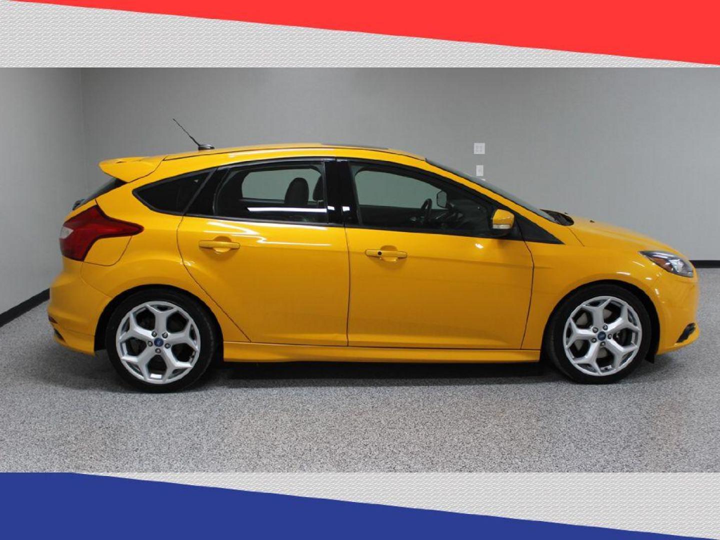 2013 Ford Focus ST Hatch (1FADP3L99DL) with an 2.0L L4 DOHC 16V engine, 6-Speed Automatic transmission, located at 5170 N La Cholla Blvd, Tucson, AZ, 85705, (520) 989-0282, 32.228245, -111.011742 - 2013 Ford Focus - Photo#2