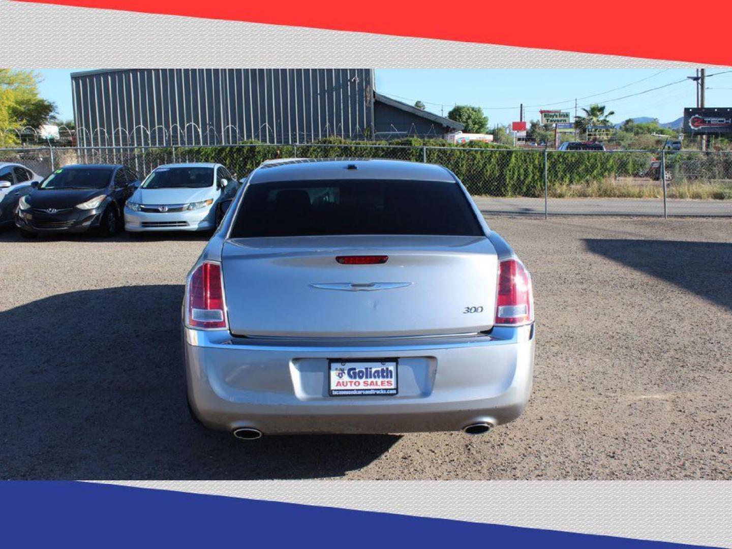 2011 Chrysler 300 Limited RWD (2C3CA5CG5BH) with an 3.6L V6 SOHC 24V engine, 5-Speed Automatic transmission, located at 5170 N La Cholla Blvd, Tucson, AZ, 85705, (520) 989-0282, 32.228245, -111.011742 - 2011 Chrysler 300 - Photo#4