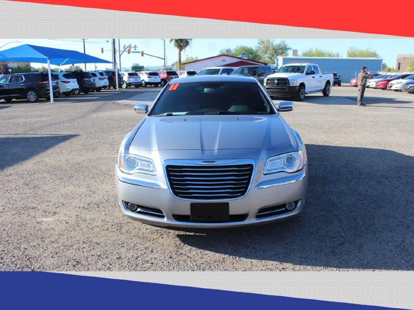 2011 Chrysler 300 Limited RWD (2C3CA5CG5BH) with an 3.6L V6 SOHC 24V engine, 5-Speed Automatic transmission, located at 5170 N La Cholla Blvd, Tucson, AZ, 85705, (520) 989-0282, 32.228245, -111.011742 - 2011 Chrysler 300 - Photo#8