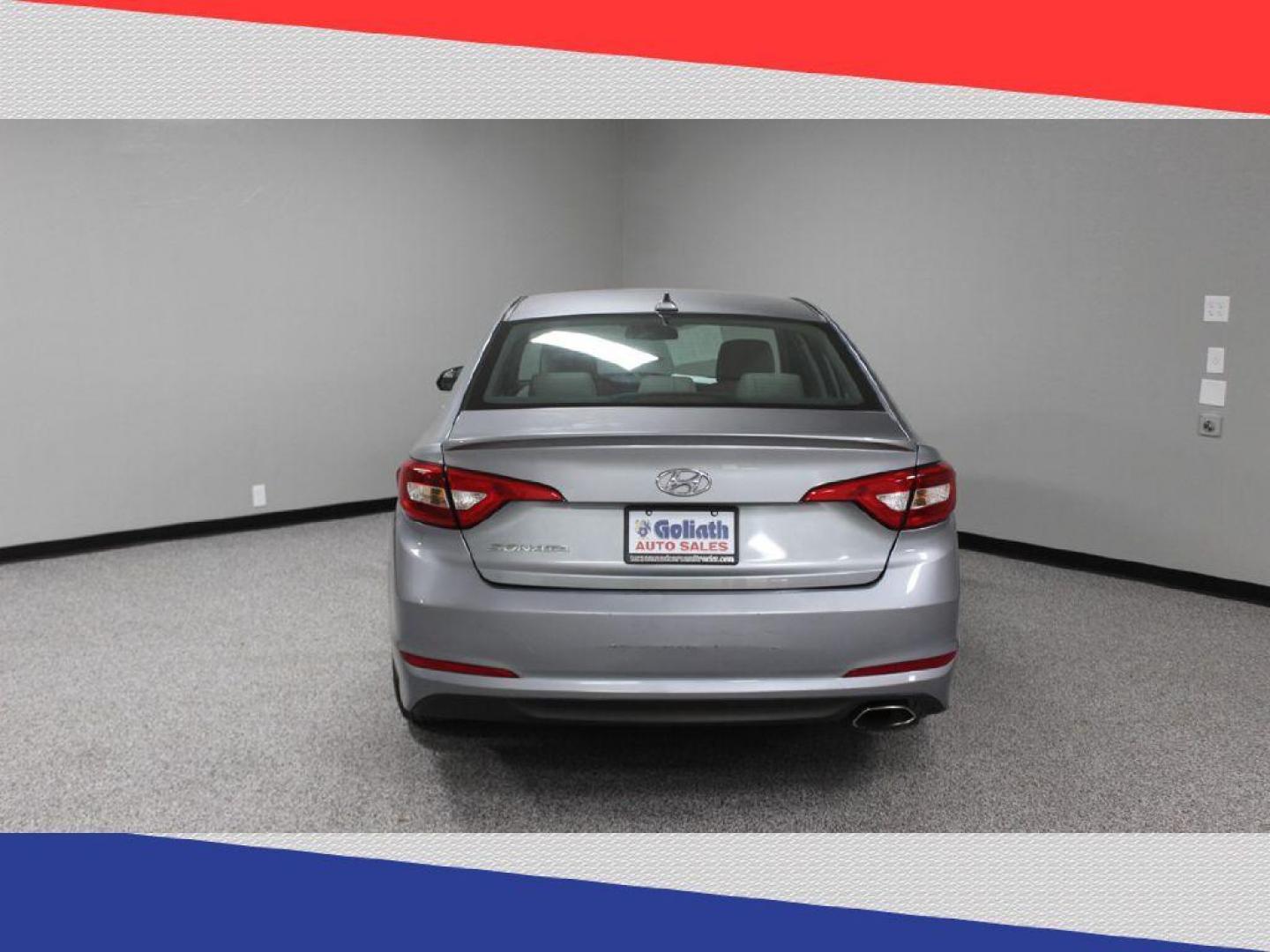 2015 Hyundai Sonata ECO (5NPE24AF5FH) with an 1.6L L4 DOHC 16V engine, 7-Speed Automatic transmission, located at 5170 N La Cholla Blvd, Tucson, AZ, 85705, (520) 989-0282, 32.228245, -111.011742 - 2015 Hyundai Sonata - Photo#4