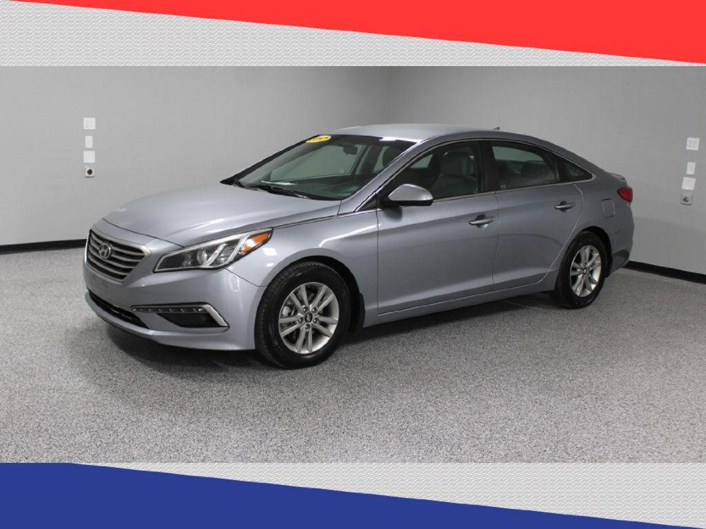 2015 Hyundai Sonata ECO (5NPE24AF5FH) with an 1.6L L4 DOHC 16V engine, 7-Speed Automatic transmission, located at 5170 N La Cholla Blvd, Tucson, AZ, 85705, (520) 989-0282, 32.228245, -111.011742 - 2015 Hyundai Sonata - Photo#7