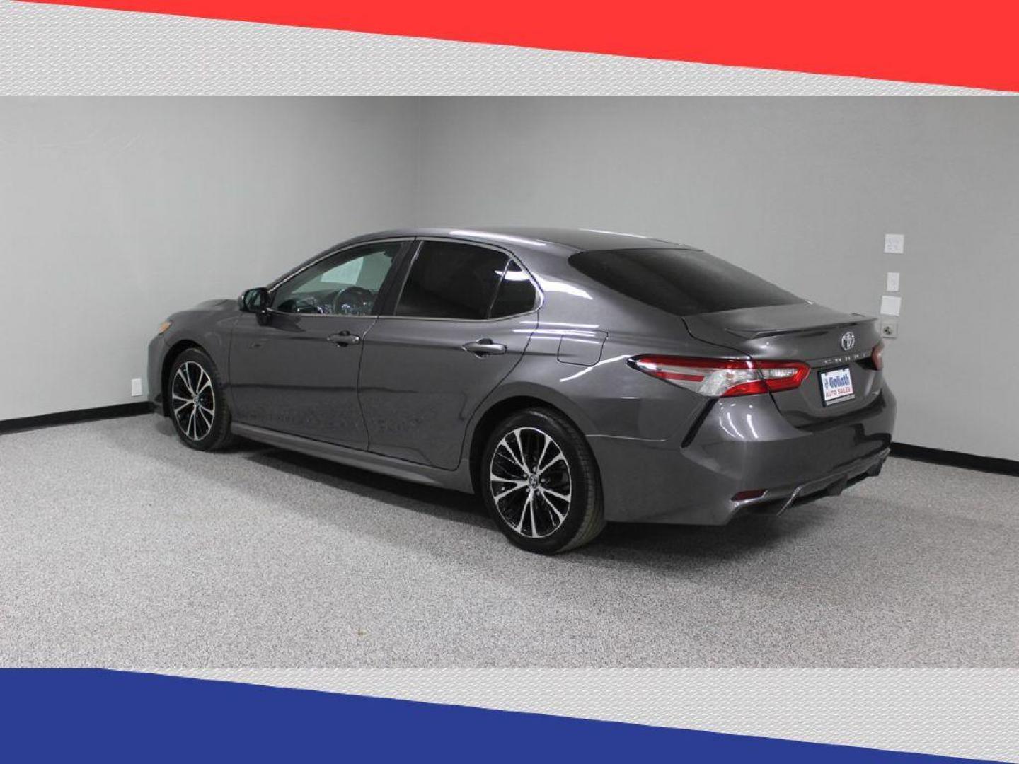 2018 Toyota Camry LE (4T1B11HK3JU) with an 2.5L L4 DOHC 16V engine, 8A transmission, located at 5170 N La Cholla Blvd, Tucson, AZ, 85705, (520) 989-0282, 32.228245, -111.011742 - 2018 Toyota Camry - Photo#5