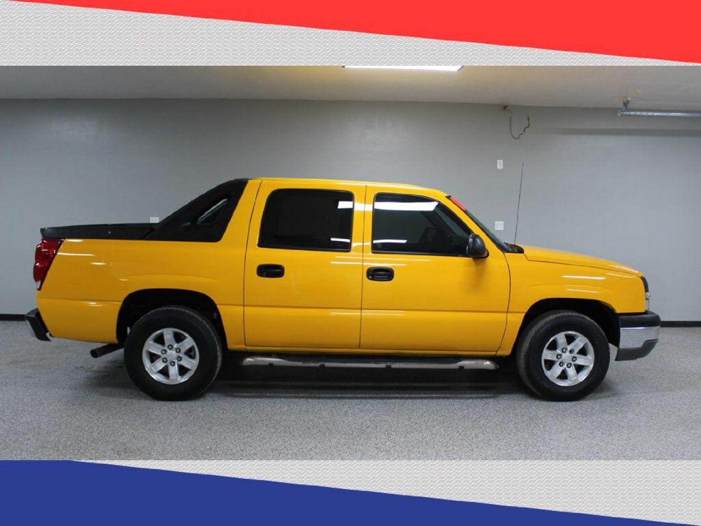 2003 Chevrolet Avalanche 1500 2WD (3GNEC13TX3G) with an 5.3L V8 OHV 16V engine, 4-Speed Automatic Overdrive transmission, located at 5170 N La Cholla Blvd, Tucson, AZ, 85705, (520) 989-0282, 32.228245, -111.011742 - 2003 Chevrolet Avalanche - Photo#2