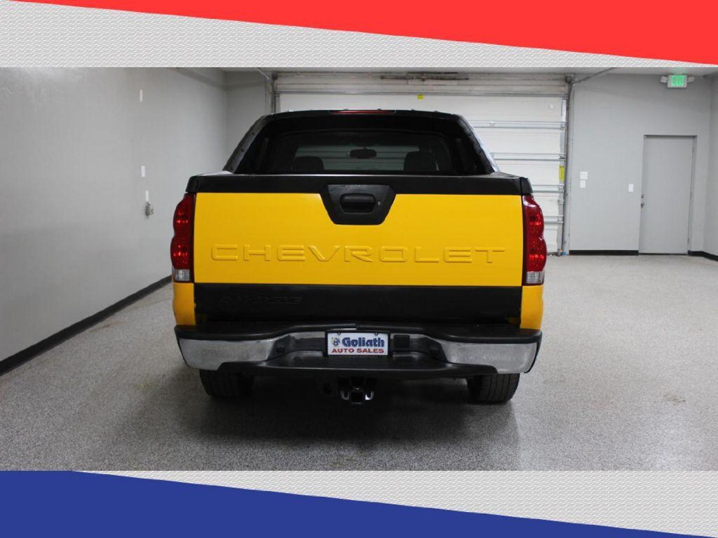 2003 Chevrolet Avalanche 1500 2WD (3GNEC13TX3G) with an 5.3L V8 OHV 16V engine, 4-Speed Automatic Overdrive transmission, located at 5170 N La Cholla Blvd, Tucson, AZ, 85705, (520) 989-0282, 32.228245, -111.011742 - 2003 Chevrolet Avalanche - Photo#4