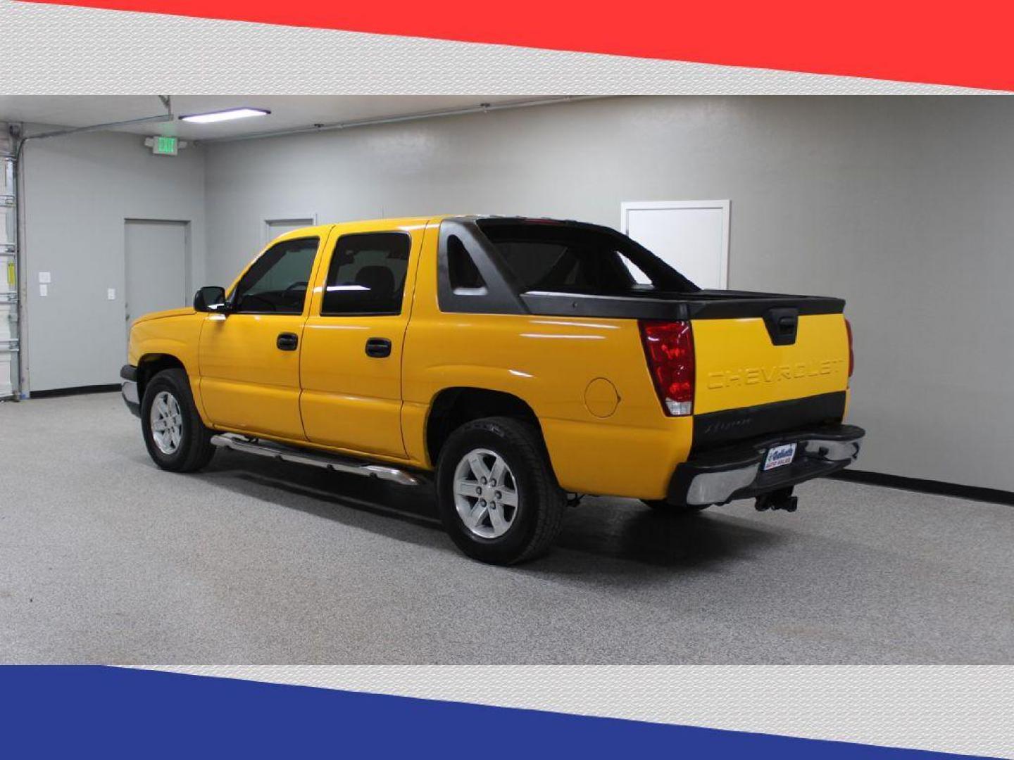 2003 Chevrolet Avalanche 1500 2WD (3GNEC13TX3G) with an 5.3L V8 OHV 16V engine, 4-Speed Automatic Overdrive transmission, located at 5170 N La Cholla Blvd, Tucson, AZ, 85705, (520) 989-0282, 32.228245, -111.011742 - 2003 Chevrolet Avalanche - Photo#5