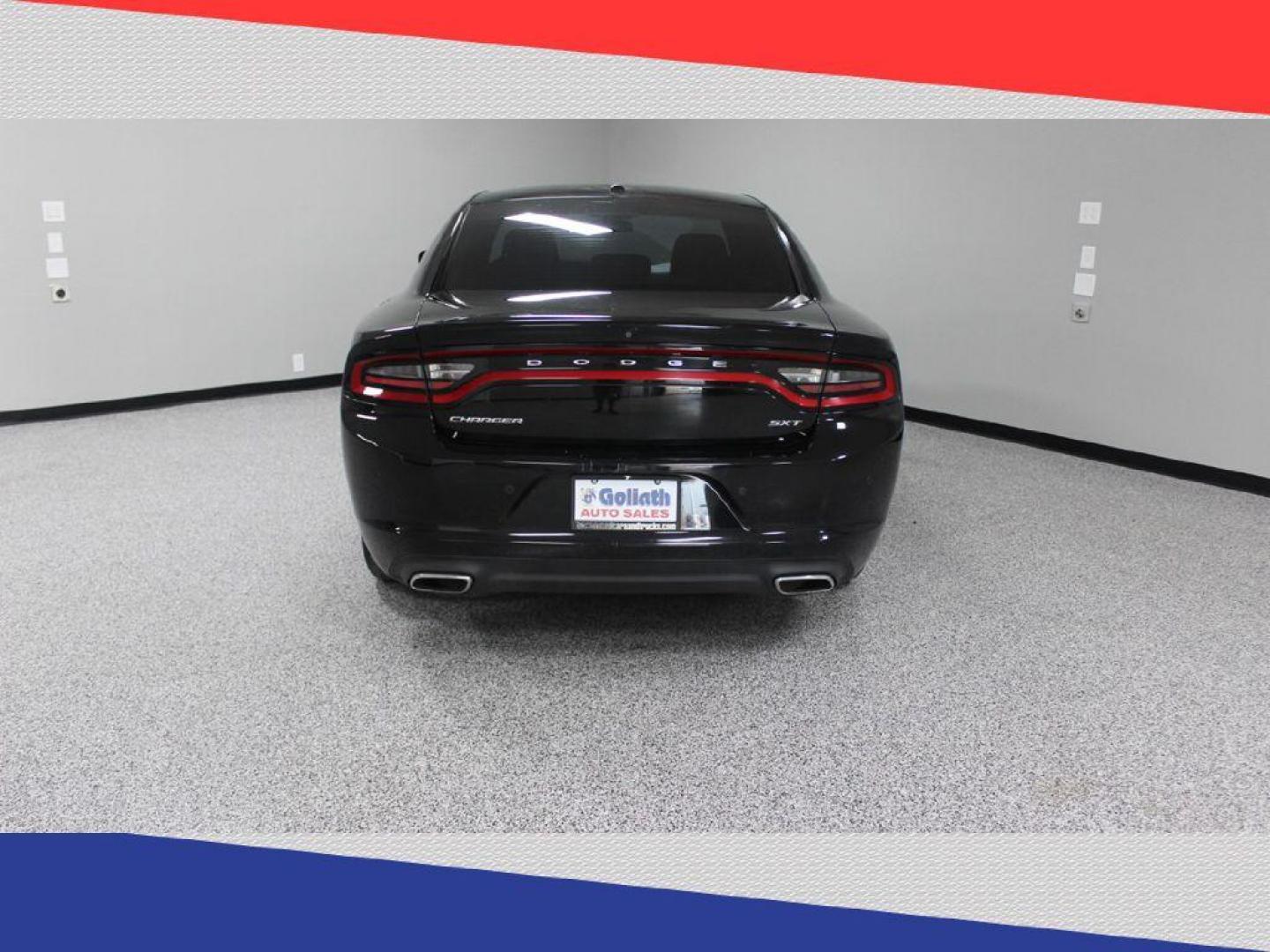 2018 Dodge Charger SE (2C3CDXBG5JH) with an 3.6L V6 DOHC 24V engine, 8A transmission, located at 5170 N La Cholla Blvd, Tucson, AZ, 85705, (520) 989-0282, 32.228245, -111.011742 - 2018 Dodge Charger - Photo#4