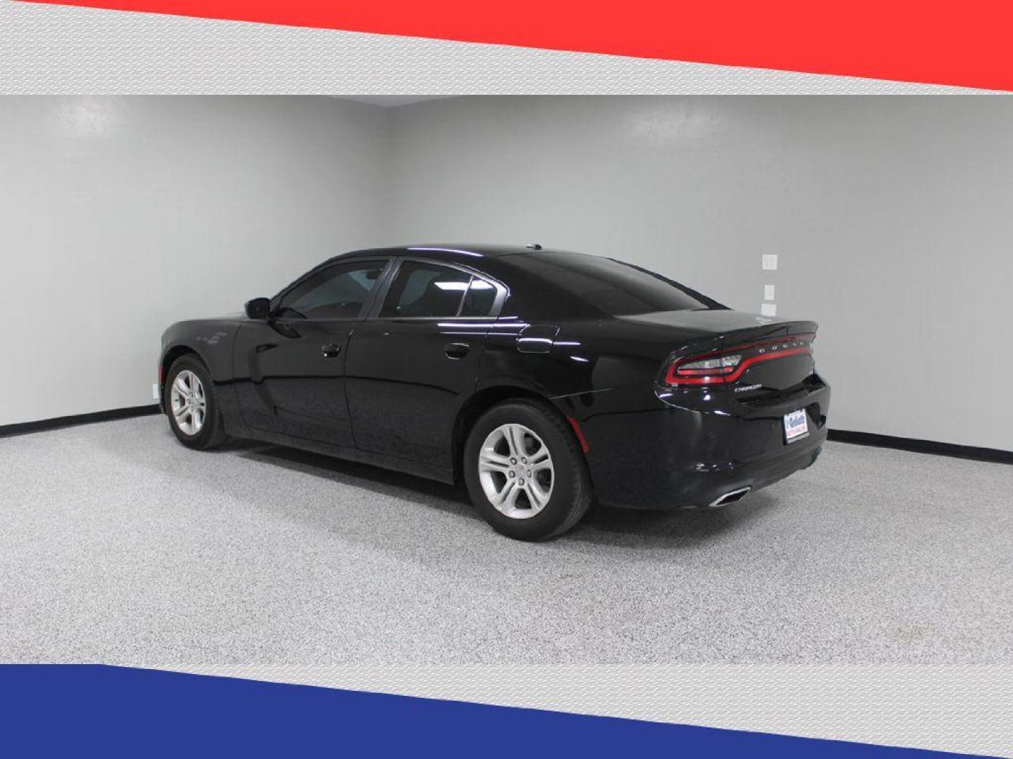 2018 Dodge Charger SE (2C3CDXBG5JH) with an 3.6L V6 DOHC 24V engine, 8A transmission, located at 5170 N La Cholla Blvd, Tucson, AZ, 85705, (520) 989-0282, 32.228245, -111.011742 - 2018 Dodge Charger - Photo#5