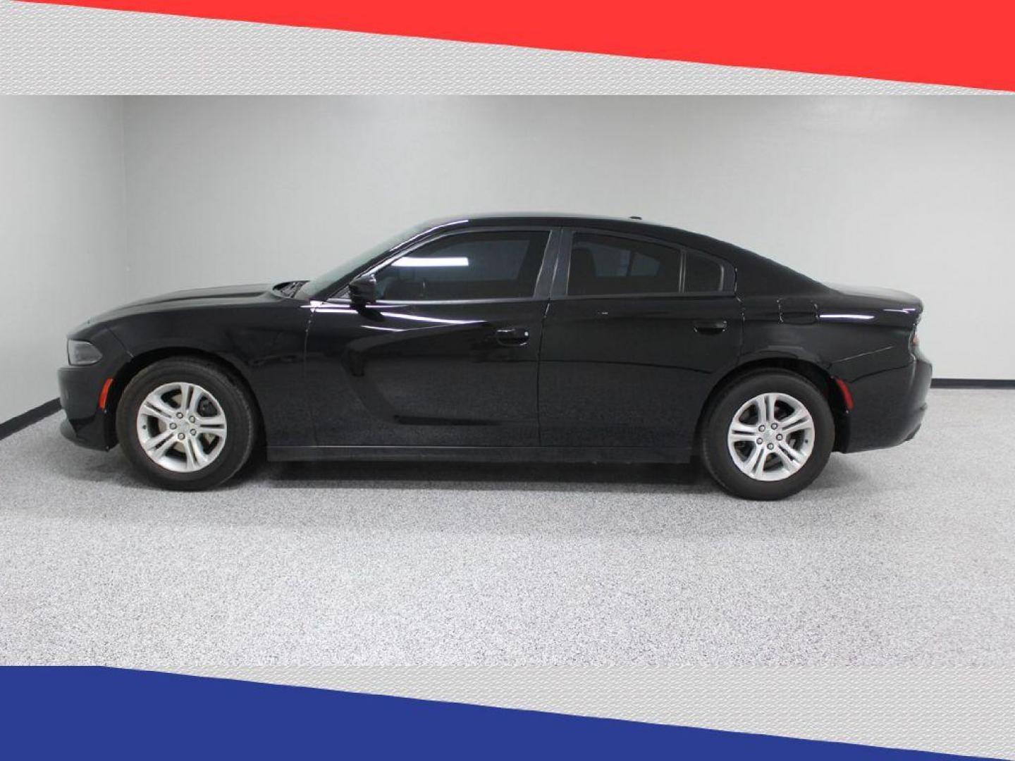 2018 Dodge Charger SE (2C3CDXBG5JH) with an 3.6L V6 DOHC 24V engine, 8A transmission, located at 5170 N La Cholla Blvd, Tucson, AZ, 85705, (520) 989-0282, 32.228245, -111.011742 - 2018 Dodge Charger - Photo#6