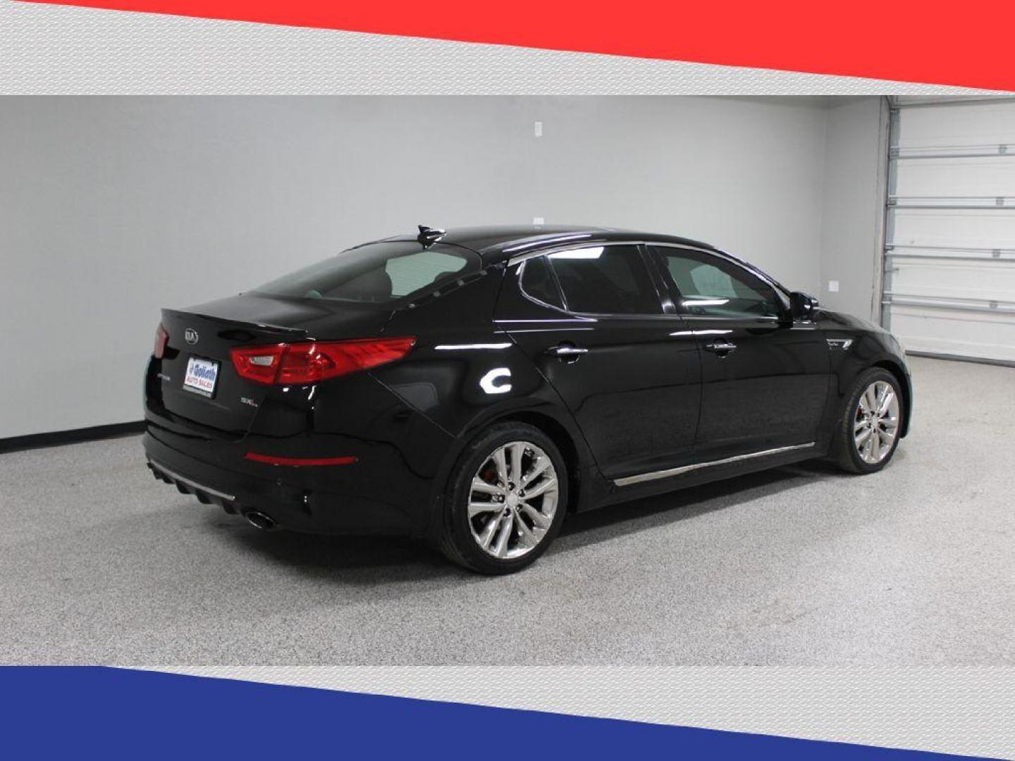 2015 Kia Optima SX Turbo (5XXGR4A61FG) with an 2.0L L4 DOHC 16V TURBO engine, 6-Speed Automatic transmission, located at 5170 N La Cholla Blvd, Tucson, AZ, 85705, (520) 989-0282, 32.228245, -111.011742 - 2015 Kia Optima - Photo#3