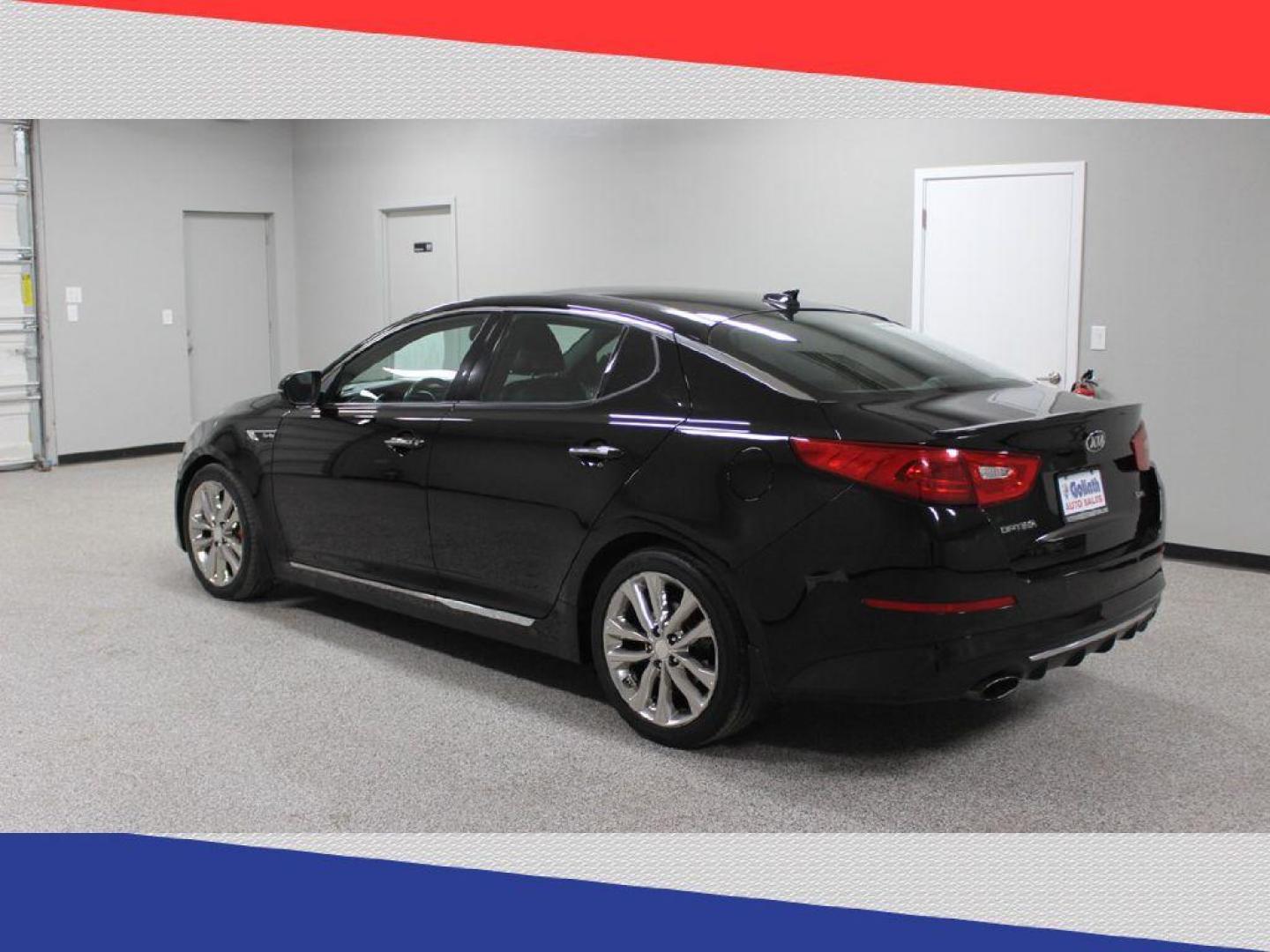 2015 Kia Optima SX Turbo (5XXGR4A61FG) with an 2.0L L4 DOHC 16V TURBO engine, 6-Speed Automatic transmission, located at 5170 N La Cholla Blvd, Tucson, AZ, 85705, (520) 989-0282, 32.228245, -111.011742 - 2015 Kia Optima - Photo#5