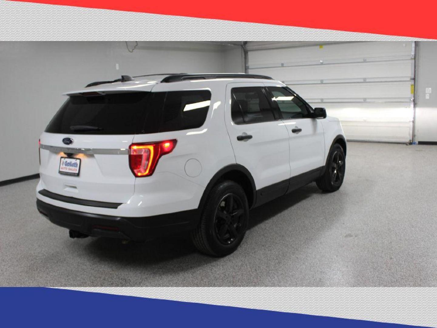 2018 Ford Explorer Base FWD (1FM5K7B81JG) with an 3.5L V6 DOHC 24V engine, 6A transmission, located at 5170 N La Cholla Blvd, Tucson, AZ, 85705, (520) 989-0282, 32.228245, -111.011742 - 2018 Ford Explorer - Photo#2