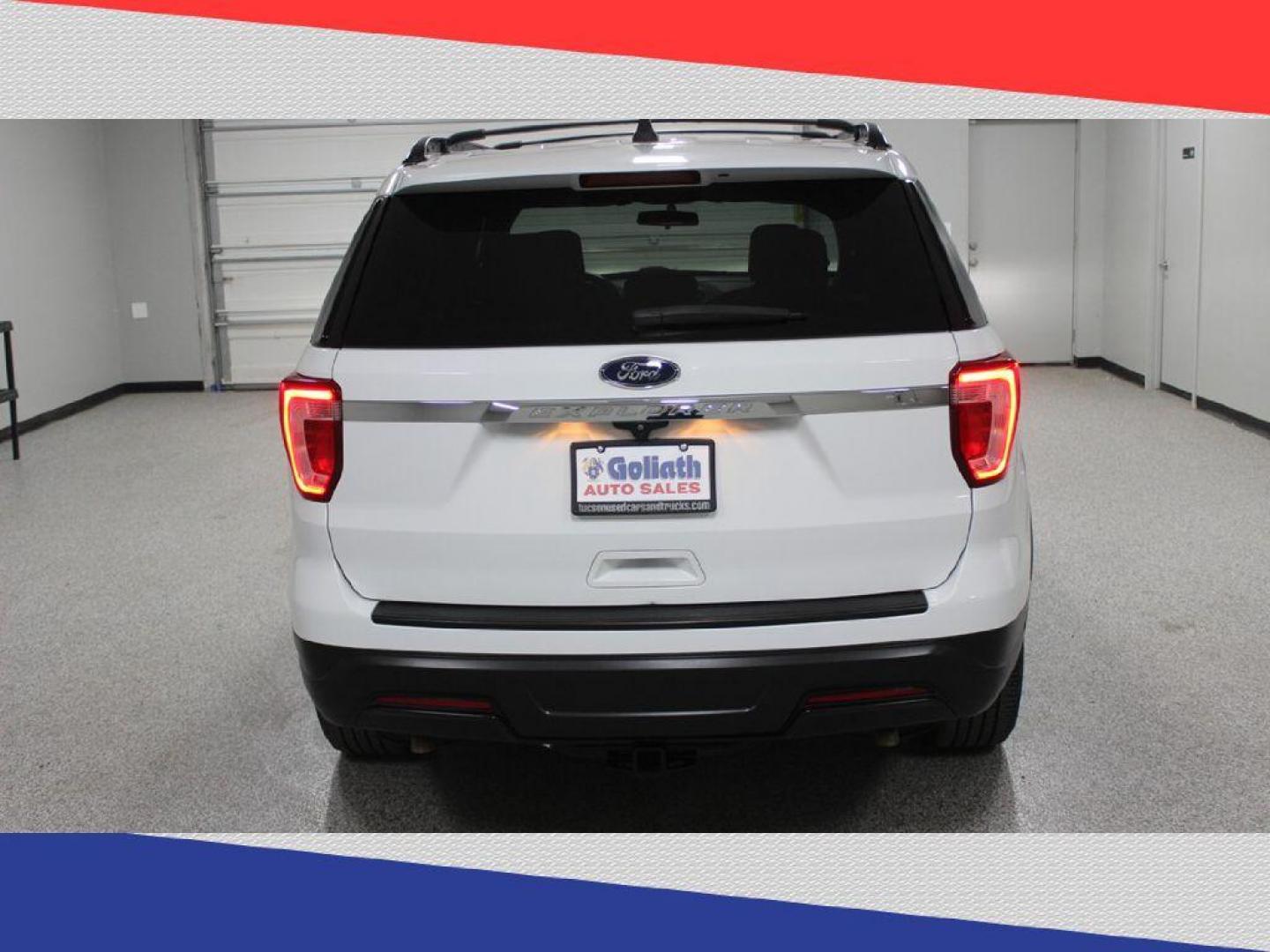 2018 Ford Explorer Base FWD (1FM5K7B81JG) with an 3.5L V6 DOHC 24V engine, 6A transmission, located at 5170 N La Cholla Blvd, Tucson, AZ, 85705, (520) 989-0282, 32.228245, -111.011742 - 2018 Ford Explorer - Photo#3