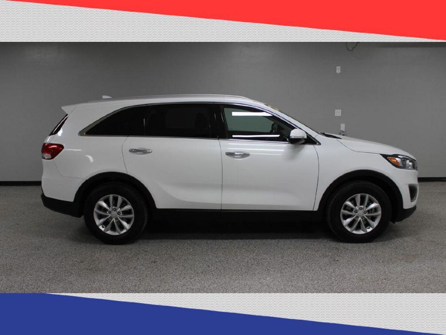 2018 Kia Sorento LX 2WD (5XYPG4A39JG) with an 2.4L L4 DOHC 16V engine, 6A transmission, located at 5170 N La Cholla Blvd, Tucson, AZ, 85705, (520) 989-0282, 32.228245, -111.011742 - 2018 Kia Sorento - Photo#2