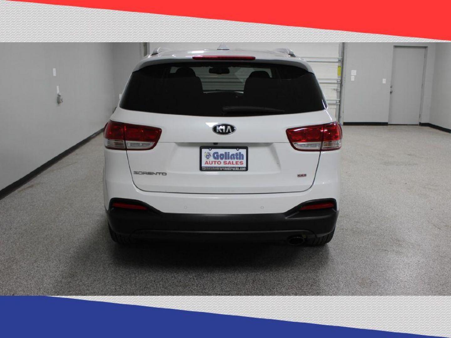 2018 Kia Sorento LX 2WD (5XYPG4A39JG) with an 2.4L L4 DOHC 16V engine, 6A transmission, located at 5170 N La Cholla Blvd, Tucson, AZ, 85705, (520) 989-0282, 32.228245, -111.011742 - 2018 Kia Sorento - Photo#4