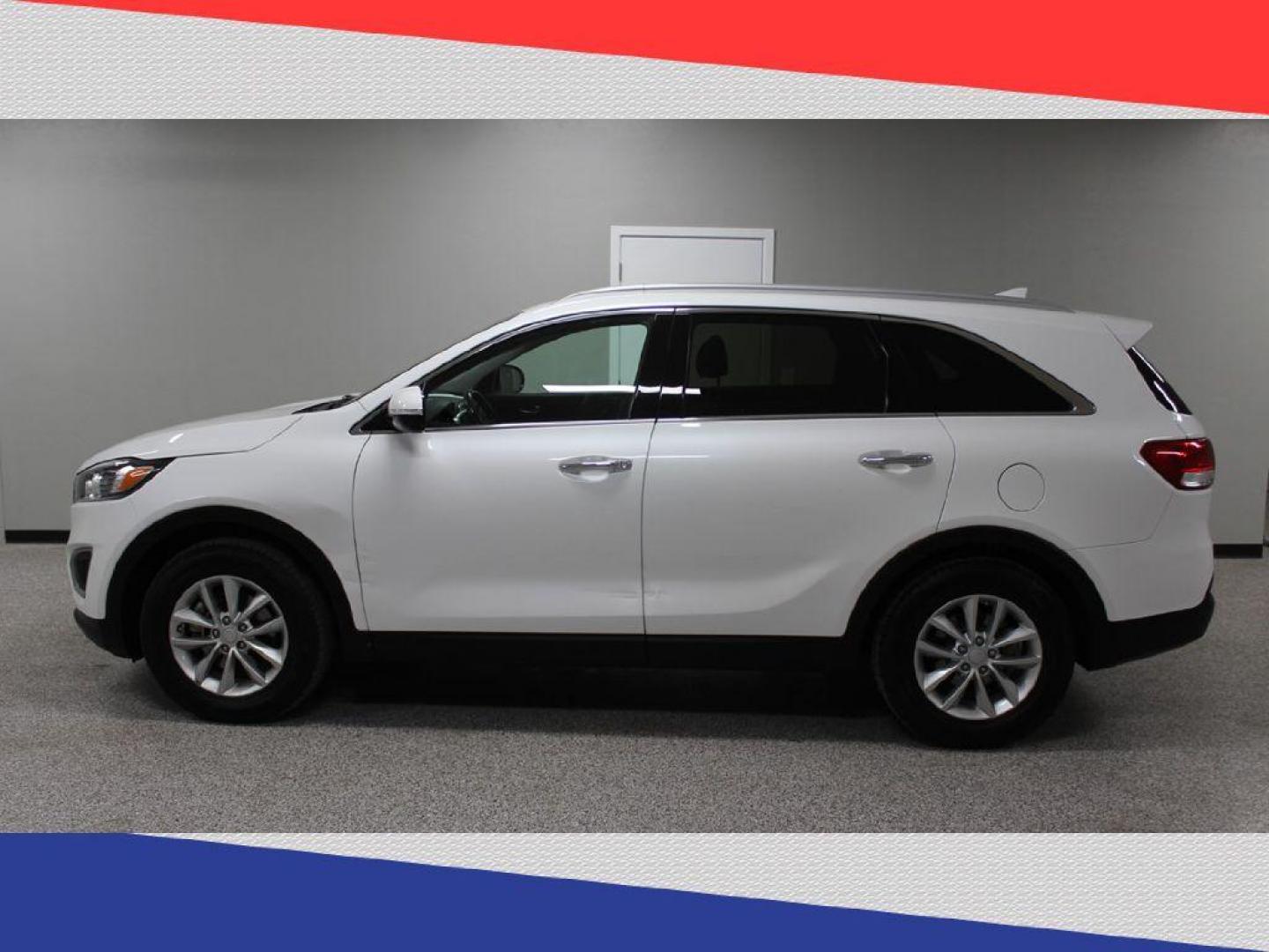 2018 Kia Sorento LX 2WD (5XYPG4A39JG) with an 2.4L L4 DOHC 16V engine, 6A transmission, located at 5170 N La Cholla Blvd, Tucson, AZ, 85705, (520) 989-0282, 32.228245, -111.011742 - 2018 Kia Sorento - Photo#6