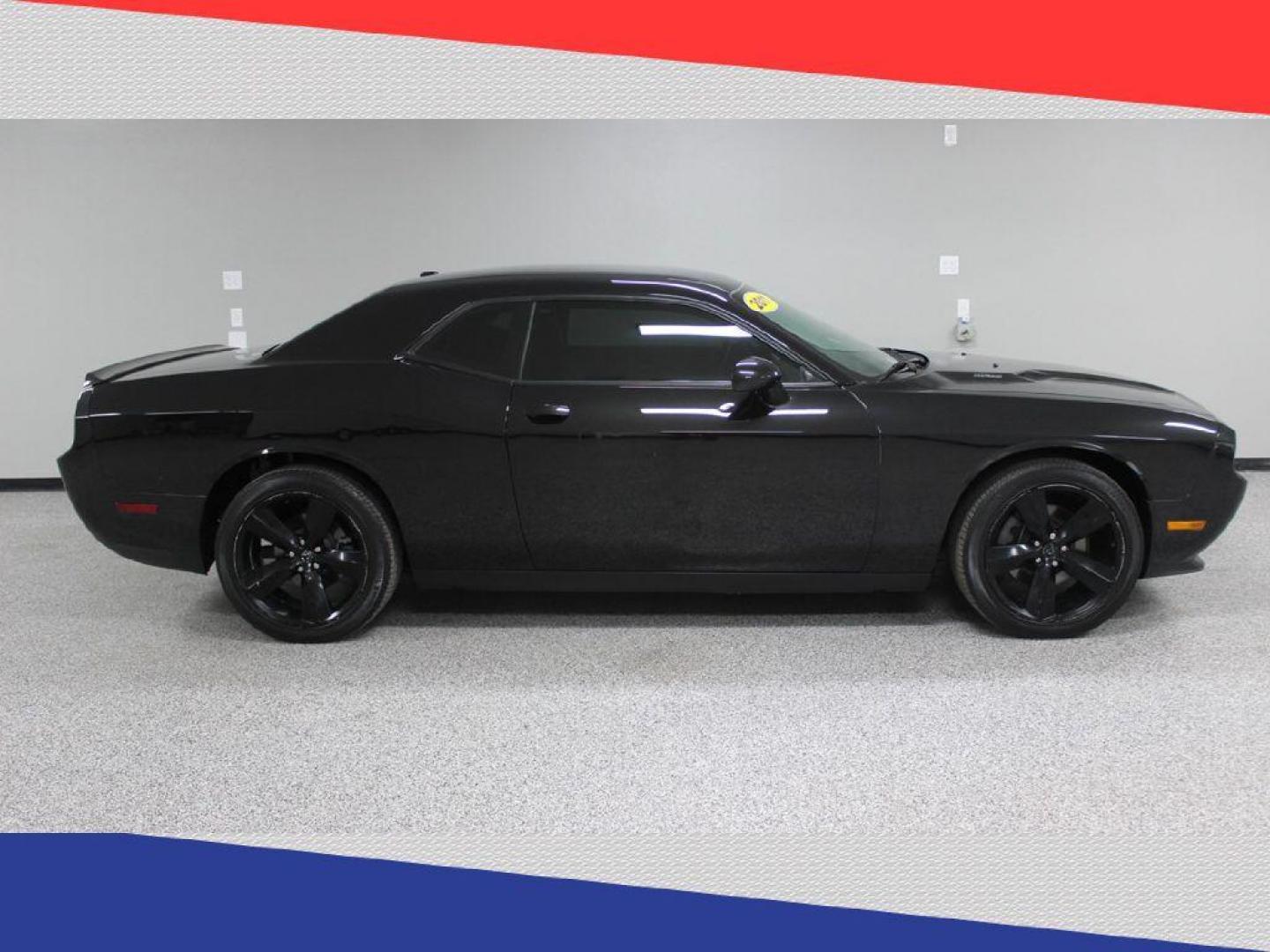 2011 Dodge Challenger R/T (2B3CJ5DT3BH) with an 5.7L V8 OHV 16V engine, 4-Speed Automatic transmission, located at 5170 N La Cholla Blvd, Tucson, AZ, 85705, (520) 989-0282, 32.228245, -111.011742 - 2011 Dodge Challenger - Photo#2