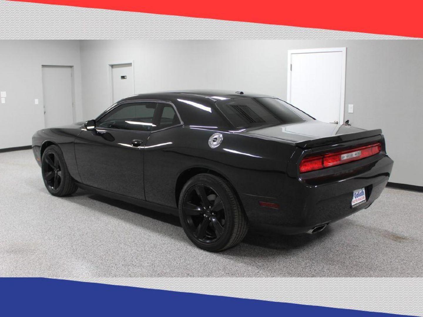 2011 Dodge Challenger R/T (2B3CJ5DT3BH) with an 5.7L V8 OHV 16V engine, 4-Speed Automatic transmission, located at 5170 N La Cholla Blvd, Tucson, AZ, 85705, (520) 989-0282, 32.228245, -111.011742 - 2011 Dodge Challenger - Photo#5