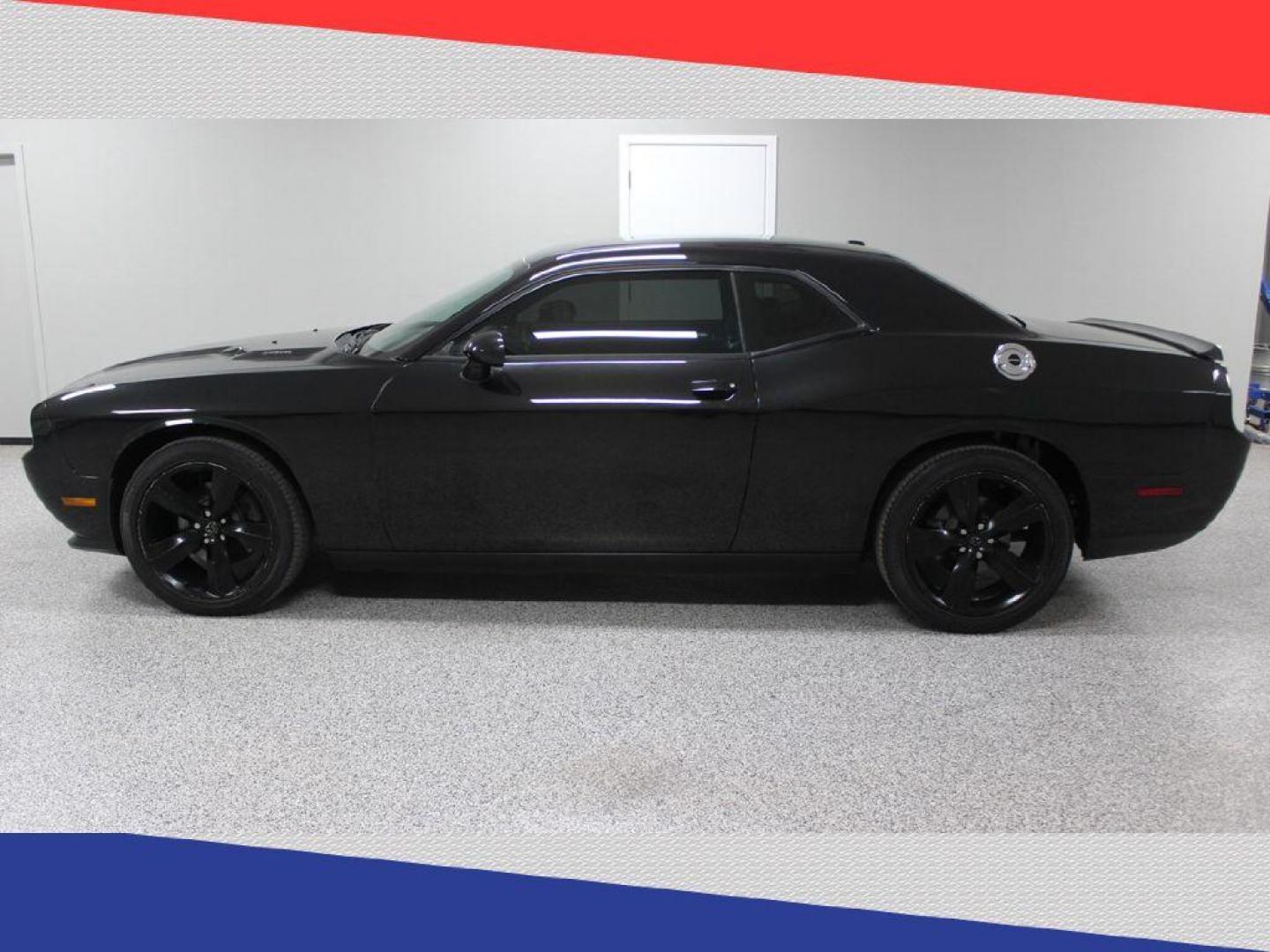 2011 Dodge Challenger R/T (2B3CJ5DT3BH) with an 5.7L V8 OHV 16V engine, 4-Speed Automatic transmission, located at 5170 N La Cholla Blvd, Tucson, AZ, 85705, (520) 989-0282, 32.228245, -111.011742 - 2011 Dodge Challenger - Photo#6