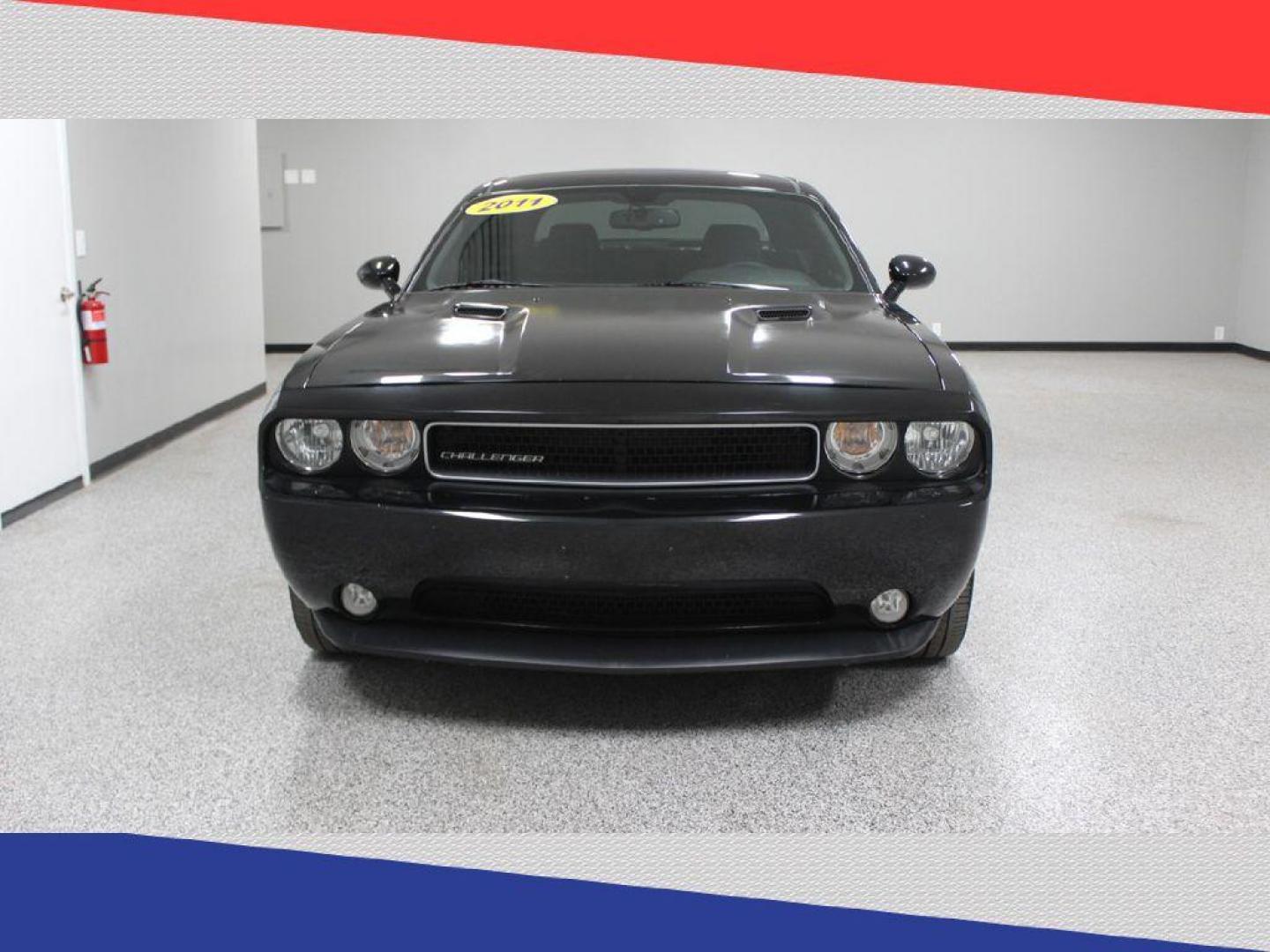 2011 Dodge Challenger R/T (2B3CJ5DT3BH) with an 5.7L V8 OHV 16V engine, 4-Speed Automatic transmission, located at 5170 N La Cholla Blvd, Tucson, AZ, 85705, (520) 989-0282, 32.228245, -111.011742 - 2011 Dodge Challenger - Photo#8