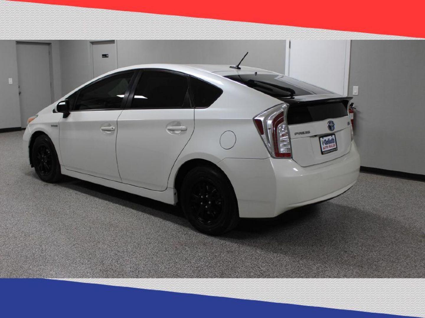 2015 Toyota Prius Four (JTDKN3DU7F0) with an 1.8L L4 DOHC 16V HYBRID engine, Continuously Variable Transmission transmission, located at 5170 N La Cholla Blvd, Tucson, AZ, 85705, (520) 989-0282, 32.228245, -111.011742 - 2015 Toyota Prius - Photo#5