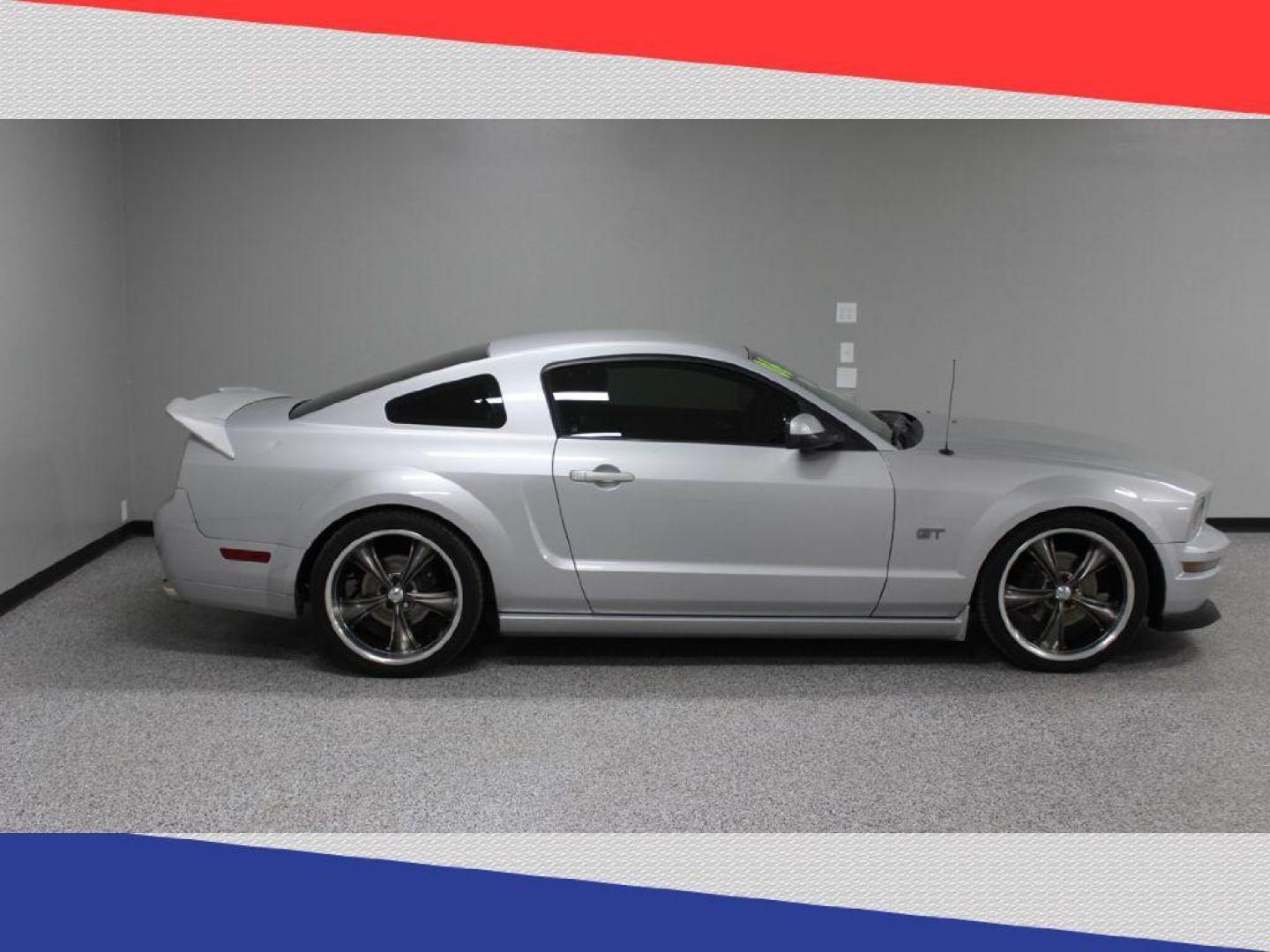 2006 Ford Mustang GT Deluxe Coupe (1ZVHT82H765) with an 4.6L V8 SOHC 24V engine, Automatic transmission, located at 5170 N La Cholla Blvd, Tucson, AZ, 85705, (520) 989-0282, 32.228245, -111.011742 - 2006 Ford Mustang - Photo#2