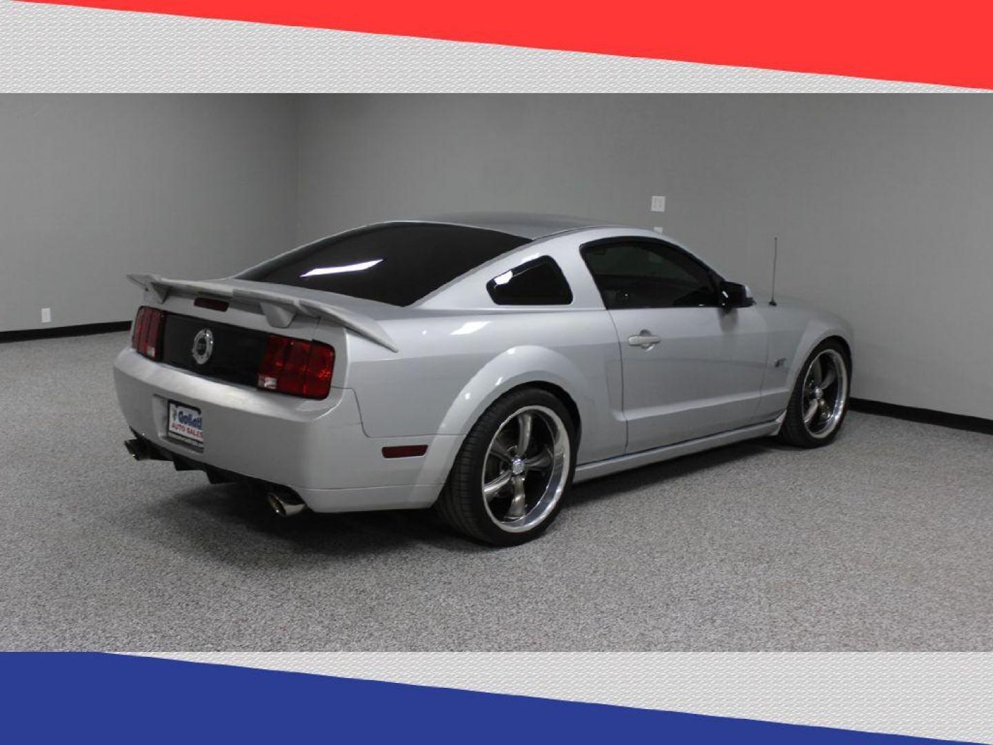 2006 Ford Mustang GT Deluxe Coupe (1ZVHT82H765) with an 4.6L V8 SOHC 24V engine, Automatic transmission, located at 5170 N La Cholla Blvd, Tucson, AZ, 85705, (520) 989-0282, 32.228245, -111.011742 - 2006 Ford Mustang - Photo#3