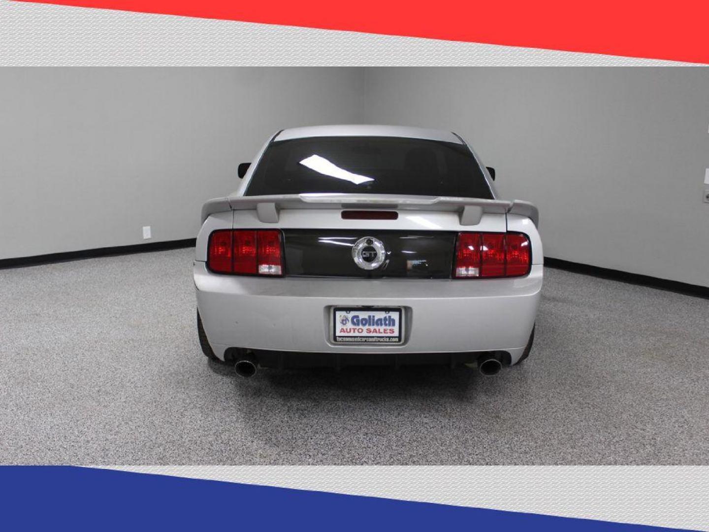 2006 Ford Mustang GT Deluxe Coupe (1ZVHT82H765) with an 4.6L V8 SOHC 24V engine, Automatic transmission, located at 5170 N La Cholla Blvd, Tucson, AZ, 85705, (520) 989-0282, 32.228245, -111.011742 - 2006 Ford Mustang - Photo#4