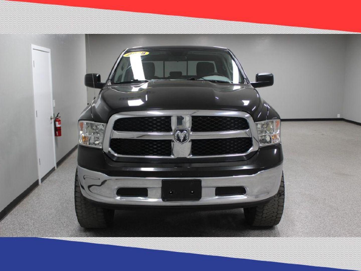 2018 RAM 1500 SLT Quad Cab 4WD (1C6RR7GG0JS) with an 3.6L V6 DOHC 24V FFV engine, 8A transmission, located at 5170 N La Cholla Blvd, Tucson, AZ, 85705, (520) 989-0282, 32.228245, -111.011742 - 2018 RAM 1500 - Photo#8