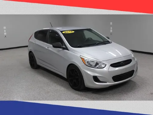 2016 Hyundai Accent SE 5-Door 6A